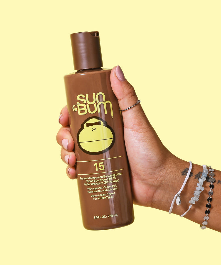 LOCIÓN BRONCEADORA CON PROTECCIÓN SOLAR SPF 15